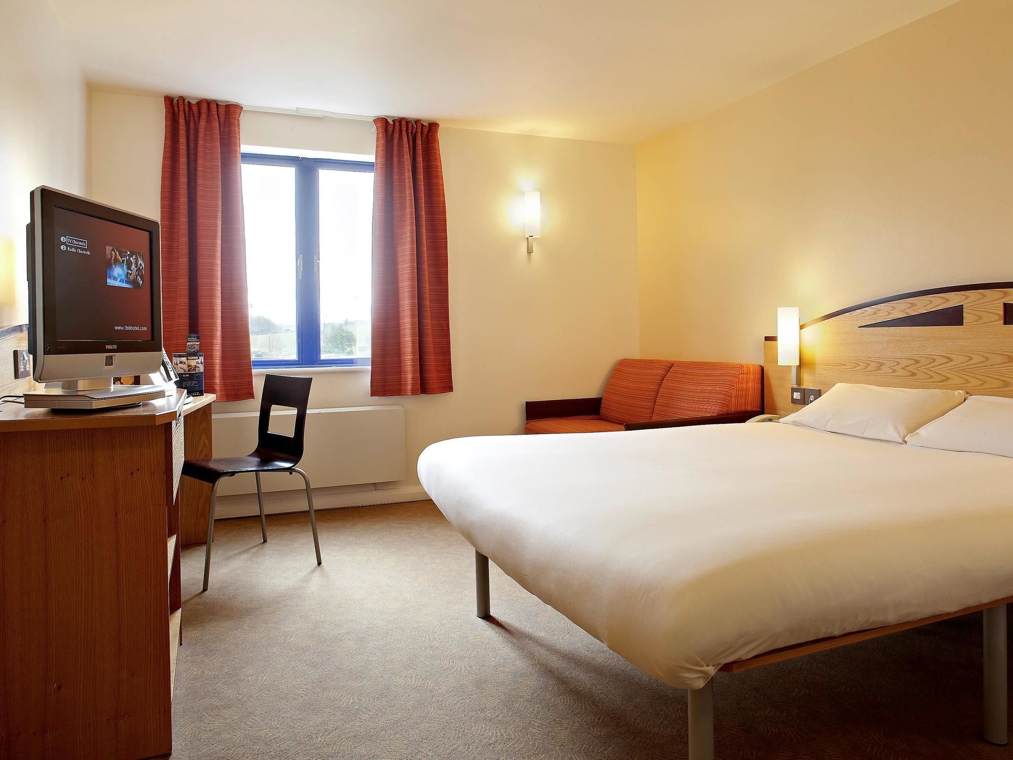 Ibis Rugby East Hotel Crick  Exterior foto